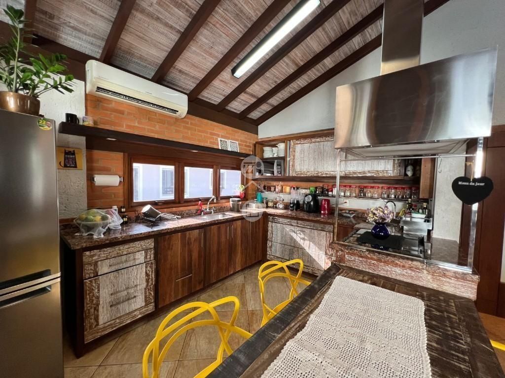 Casa em Pedra Branca, Palhoça. 3 quartos, 260m². Imagem 7 de 13